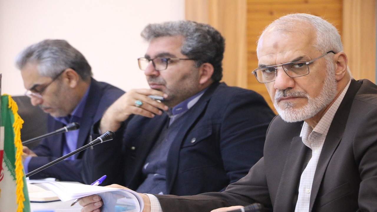صنایع نفت و پتروشیمی از عوامل مهم توسعه خوزستان هستند