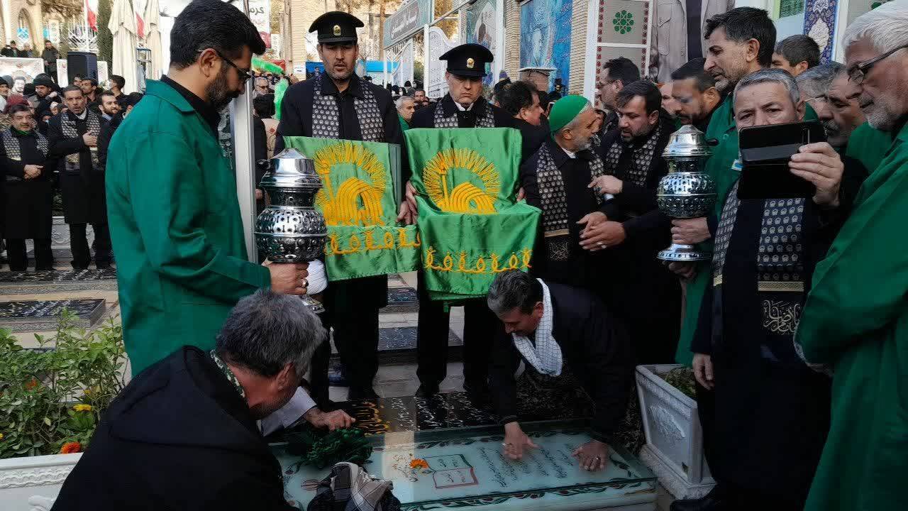 حضور خادمین علی ابن موسی الرضا در گلزار شهدای کرمان+ فیلم