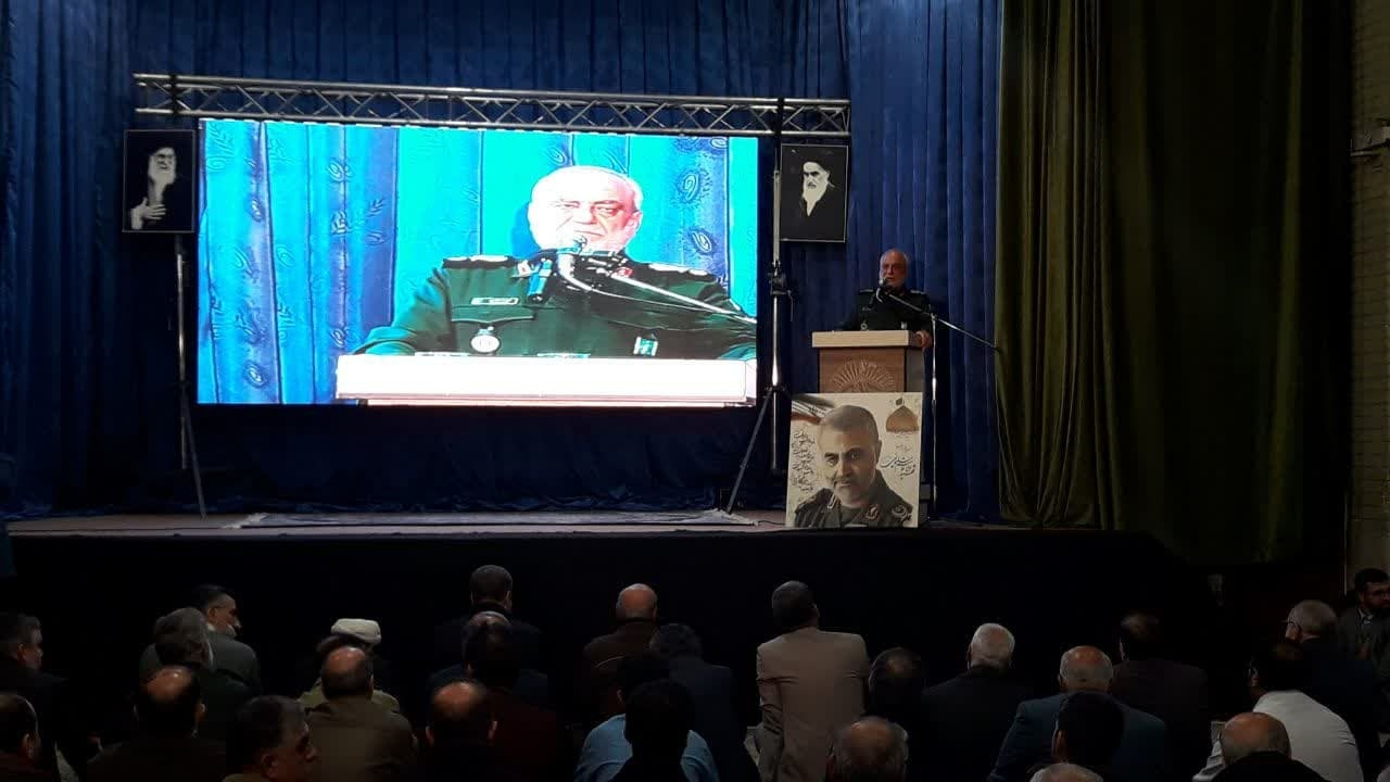 سردار حاج قاسم سلیمانی پایه ریز ارتش امت اسلامی