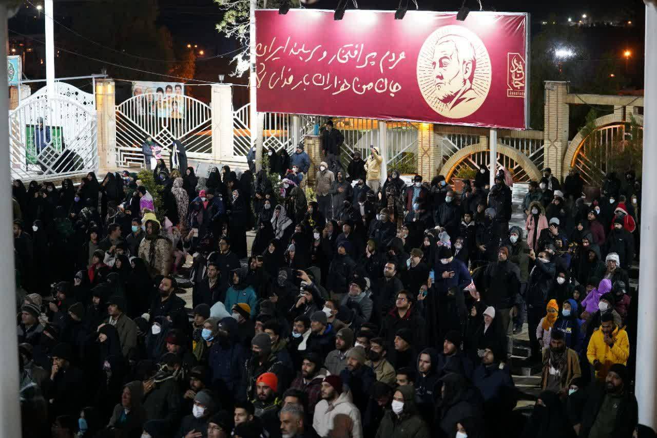 لحظه تلخ شهادت سردار دل ها/ حضور خانواده حاج قاسم در لحظه شهادت در گلزار شهدای کرمان + تصاویر و فیلم
