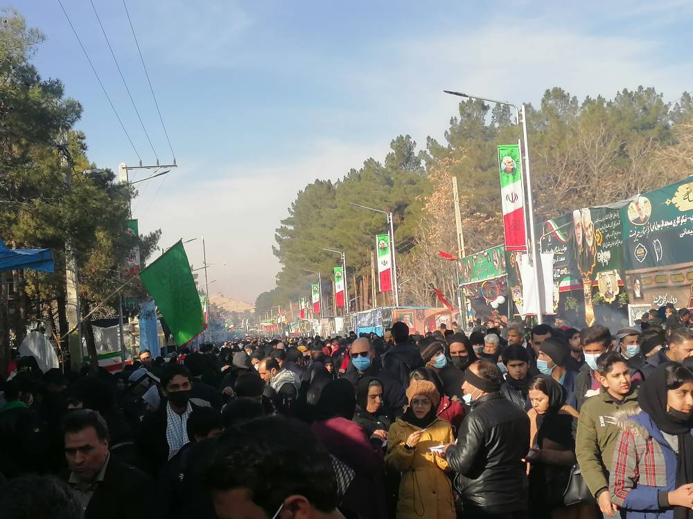 حال و هوای مسیر منتهی به گلزار شهدای کرمان در روز شهادت حاج قاسم