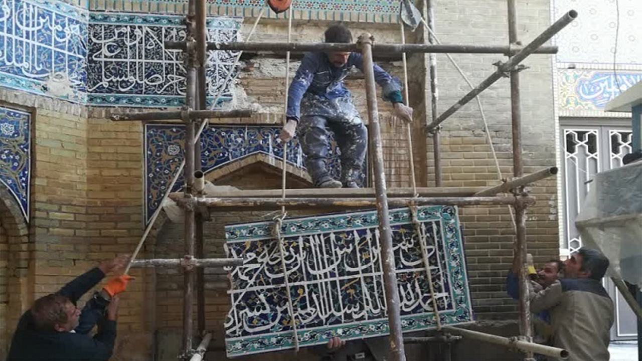اتمام مرمت کتیبه سردر مسجد جامع عتیق شیراز