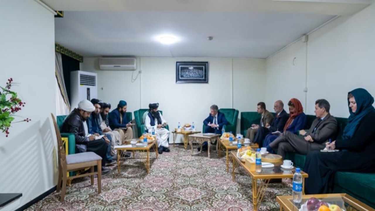 مشکل اشتغال و آموزش زنان را برطرف می کنیم