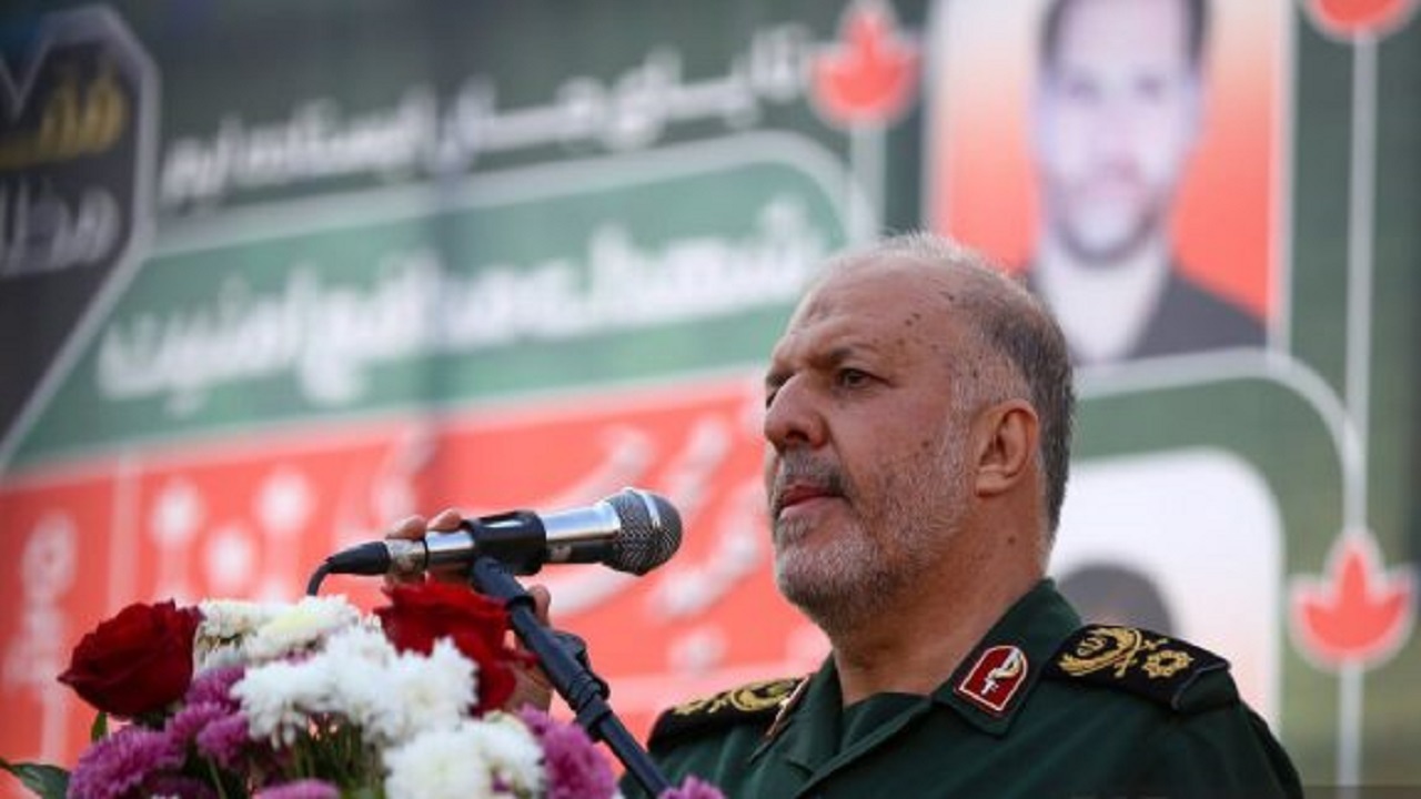 دشمنان به آمدن در خیابان‌ها و به ضربه زدن زیرساخت‌ها مردم را دعوت می‌کردند