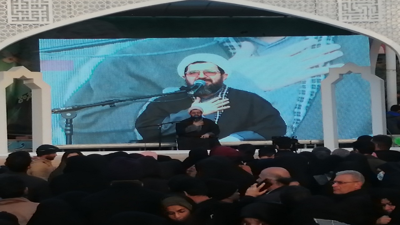 هیچ کس نمی تواند عکسی از پشت میزنشینی حاج قاسم بدهد