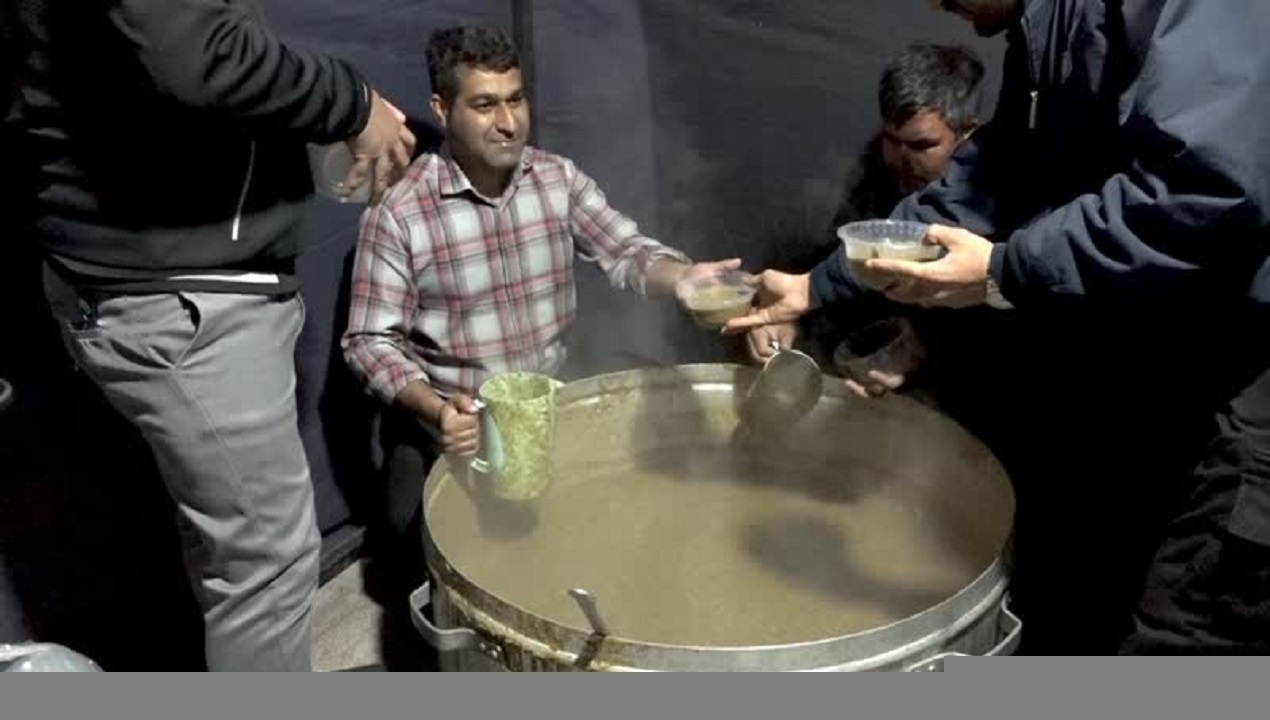 طبخ آش نذری به نیت سردار سلیمانی در بافق