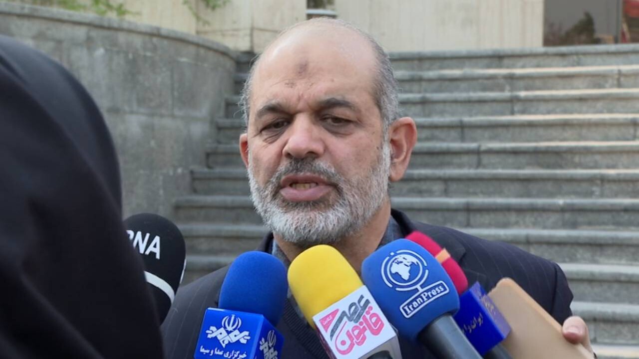 افغانستانی ها ممنوعیت پذیرش دختران در مدارس و دانشگاه ها را حل کنند