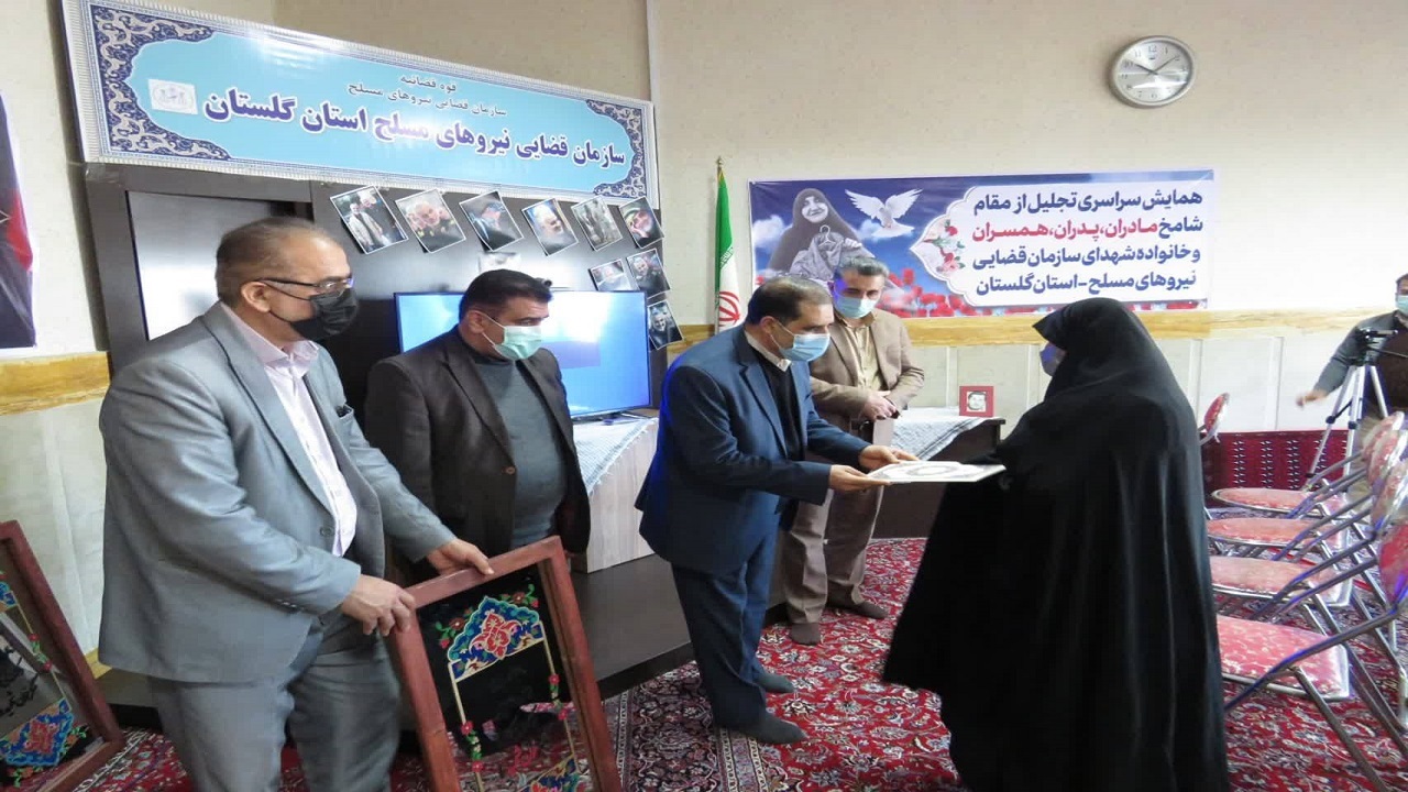 مراسم تجلیل از مادران و خانواده‌های شهدا در گلستان + تصاویر