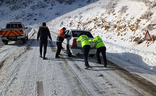 امدادرسانی به بیش از ۶۰۰ نفر گرفتار در برف و کولاک در کردستان