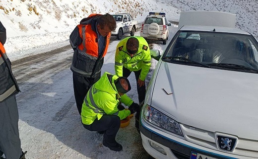 امدادرسانی به بیش از ۶۰۰ نفر گرفتار در برف و کولاک در کردستان