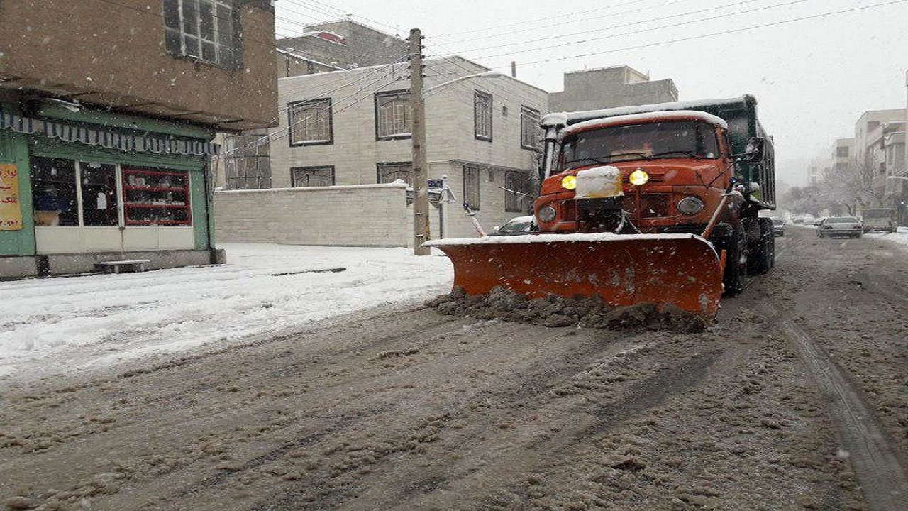 عملکرد به موقع شهرداری به دنبال بارش برف / به کارگیری تمام تجهیزات برای برفروبی