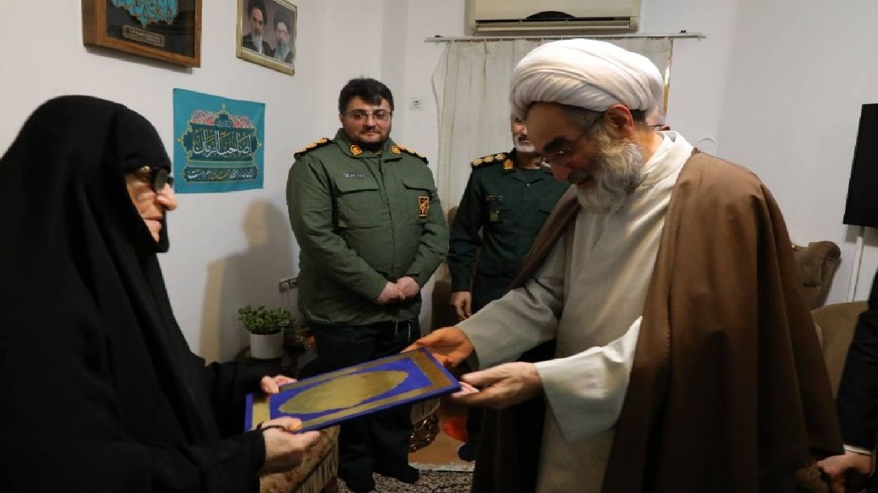 دیدار نماینده ولی‌فقیه در گیلان با مادران و همسران شهدا