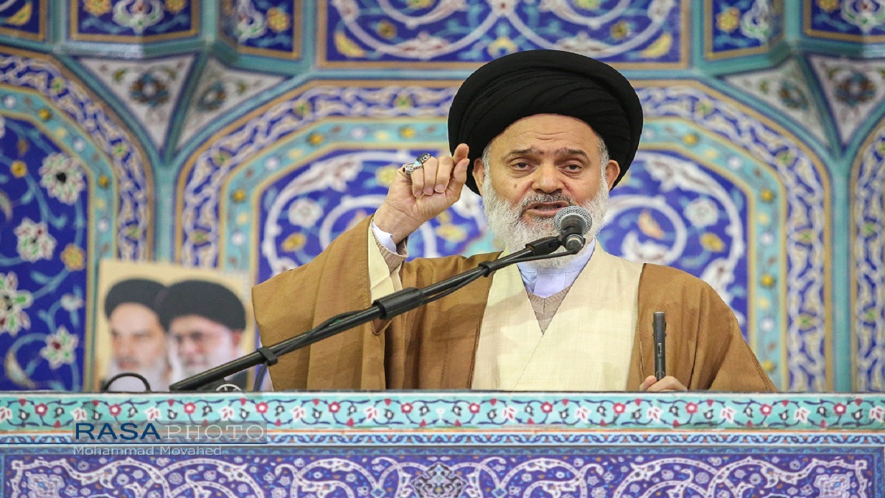 دشمنان سرمایه‌گذاری زیادی برای جدایی مردم قم از انقلاب کرده اند