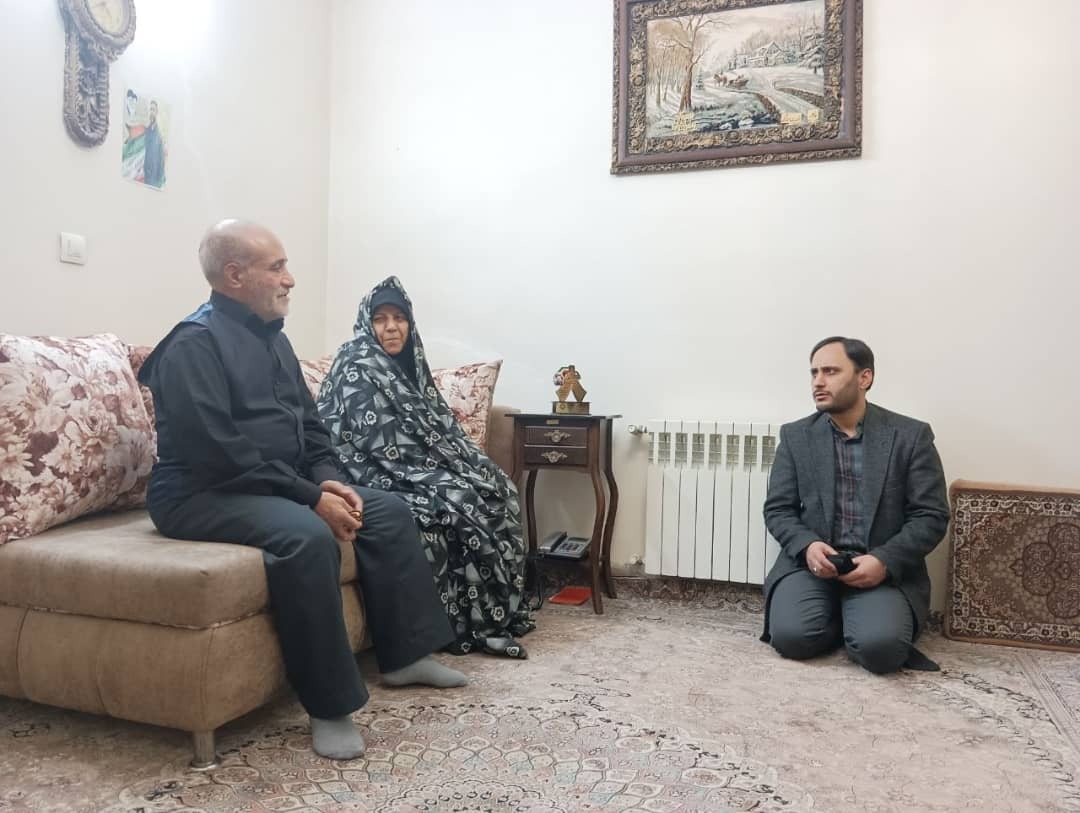حضور سخنگوی دولت در منزل مادر شهید اثنی عشری