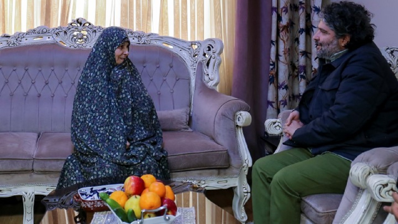 دیدار معاون سیما  با مادر شهیدان خالقی پور