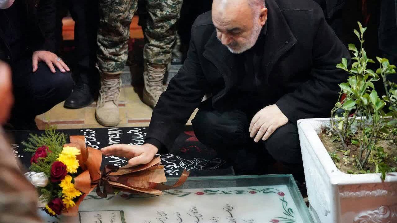 حضور سردار سلامی در گلزار شهدای بین المللی کرمان