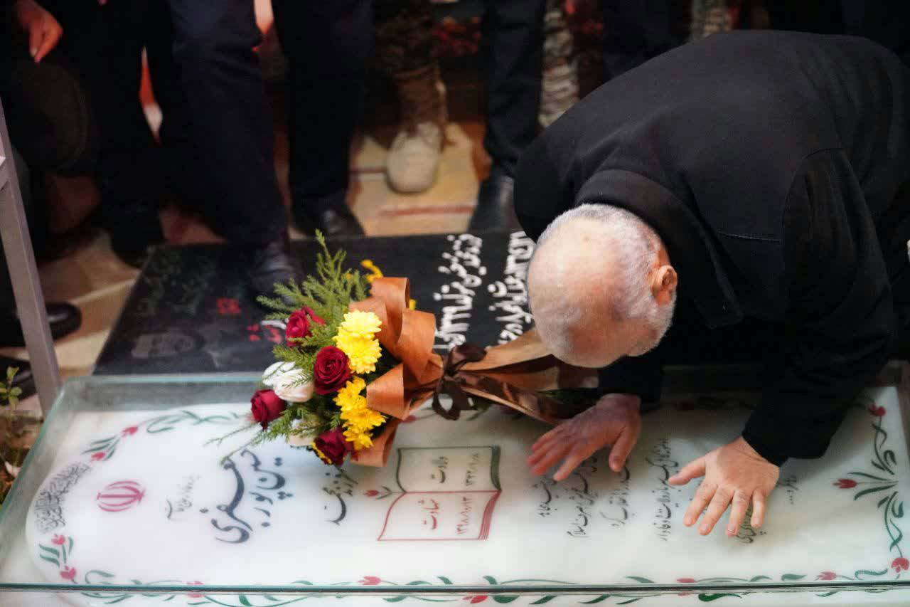 حضور سردار سلامی در گلزار شهدای بین المللی کرمان