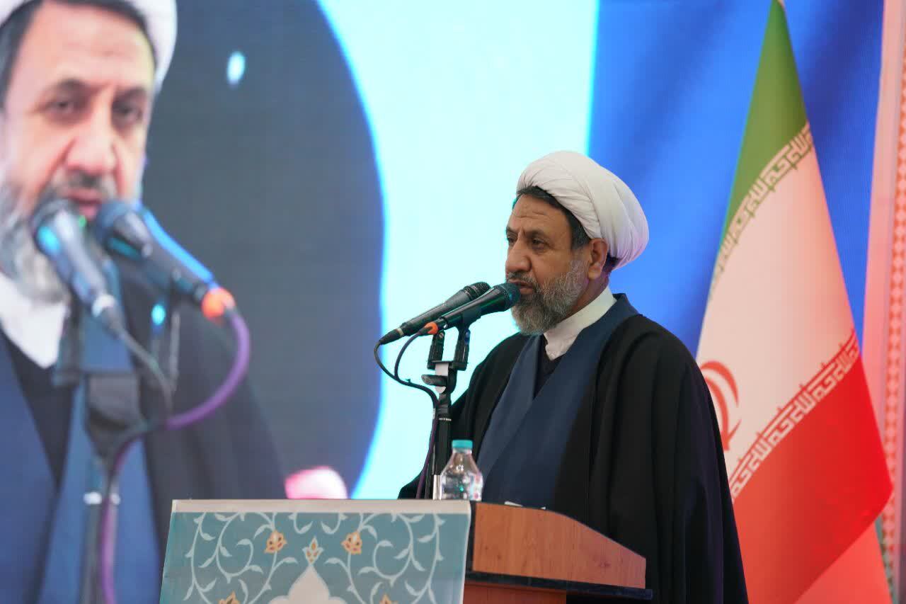 سردار سلیمانی از مردم و رهبری مدال‌های مختلفی دریافت کرد