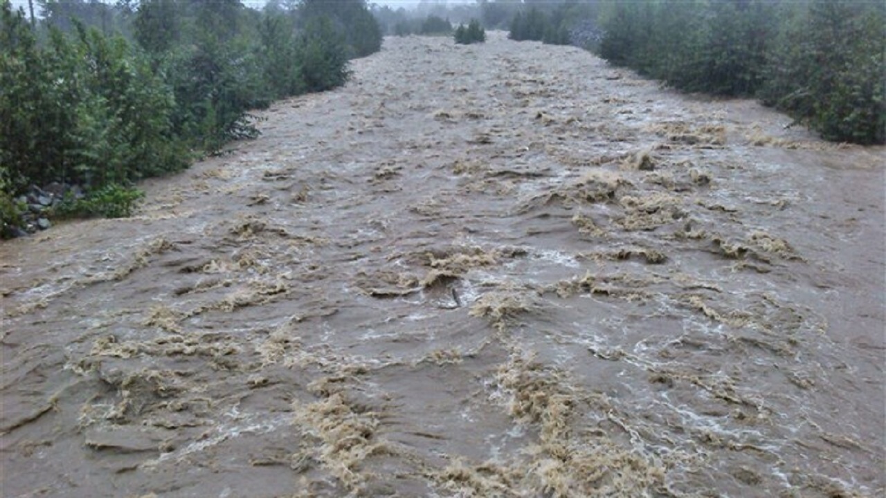لحظه طغیان رودخانه در روستای ذهبارک + فیلم