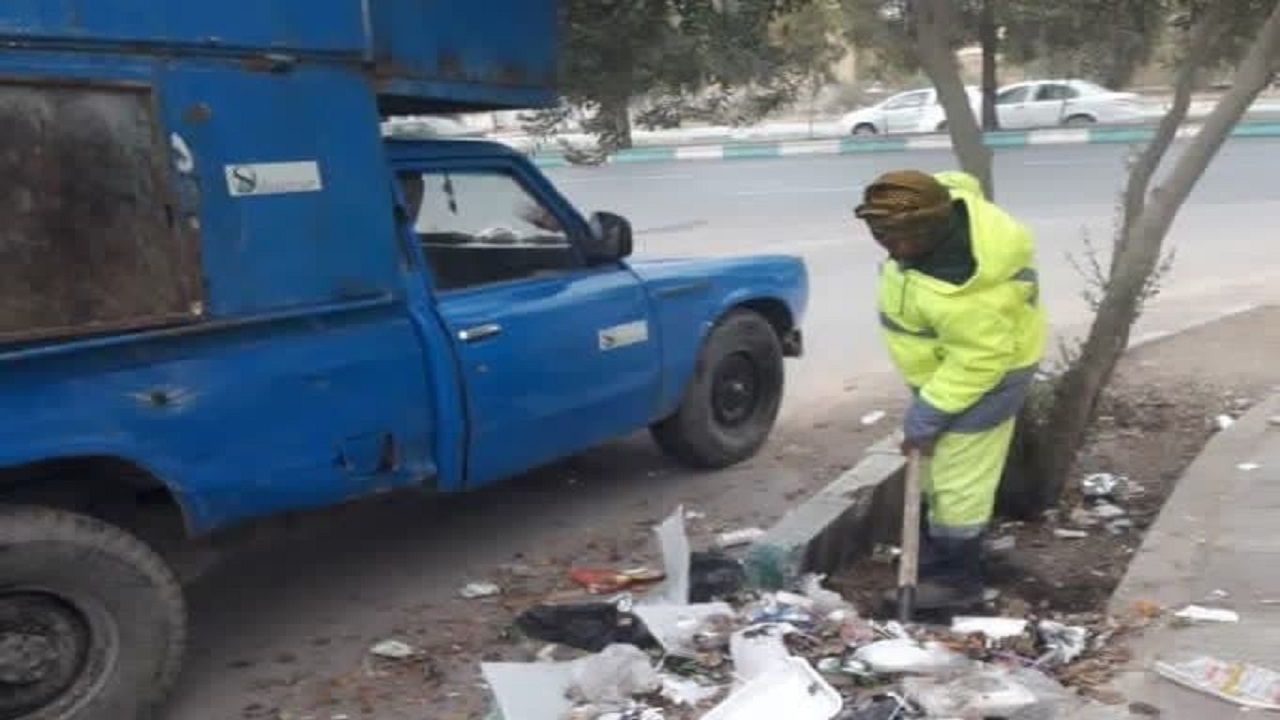پاکسازی چهره شهر یزد از دپوی زباله و نخاله‌های ساختمانی