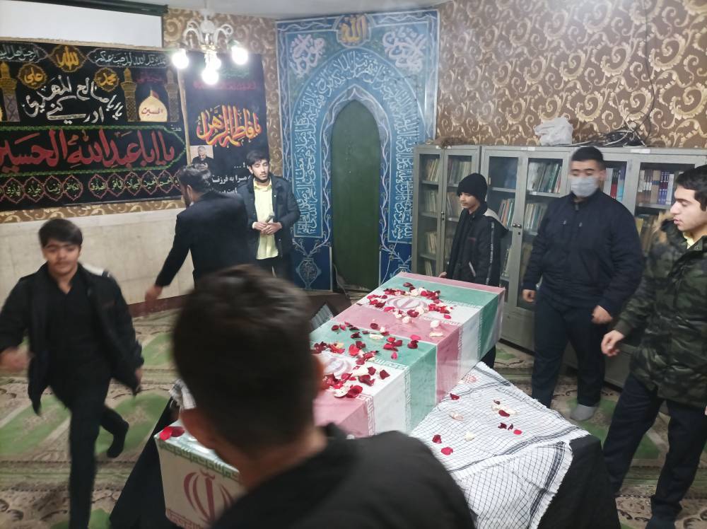 شهدای دفاع مقدس وداع دانش آموزان مدرسه نظام مافی ۲ با شهدا + تصاویر