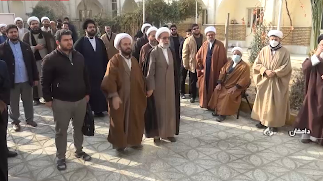 تجمع حوزویان دامغان در اعتراض به اقدام موهن فرانسه