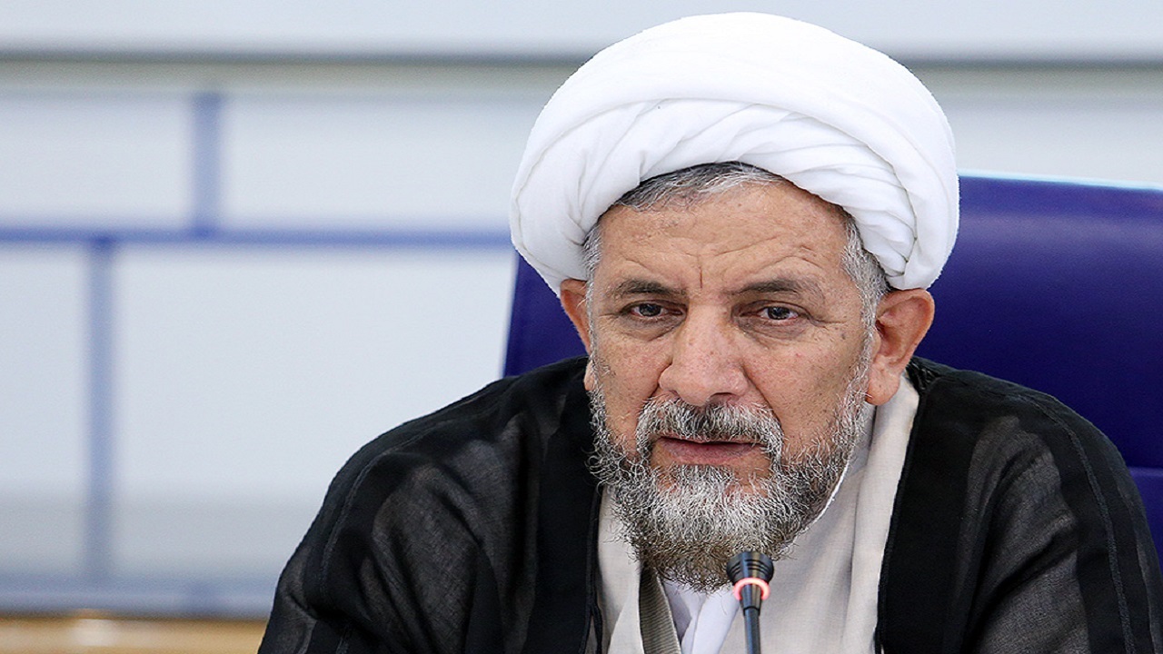 دشمن می‌خواهد قداست را از مادر بگیرد