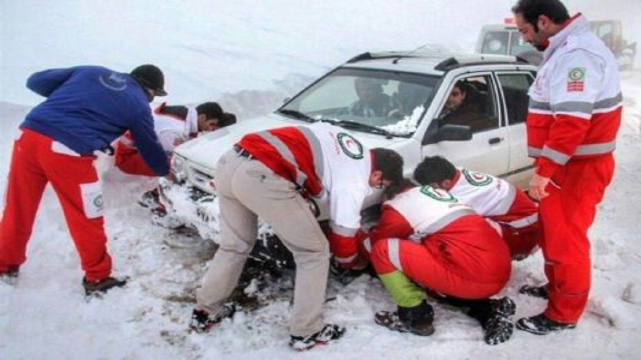 آماده‌‎باش نیرو‌های هلال‌احمر در پی بارش شدید برف و باران