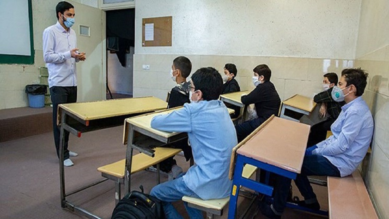 مدارس اصفهان فردا تعطیل نیست