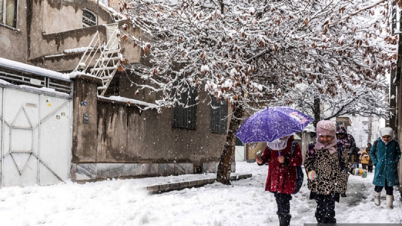 تعطیلی مدارس مناطق برفگیر گیلان