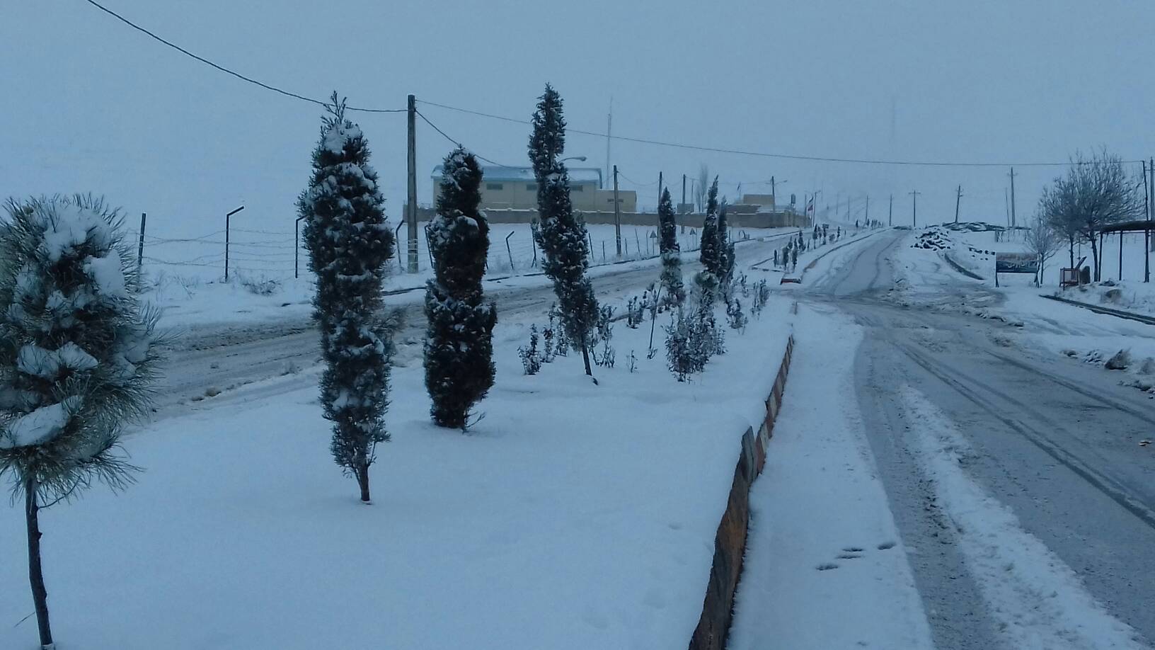 رخ نمایی زمستان با بارش برف + فیلم و تصاویر