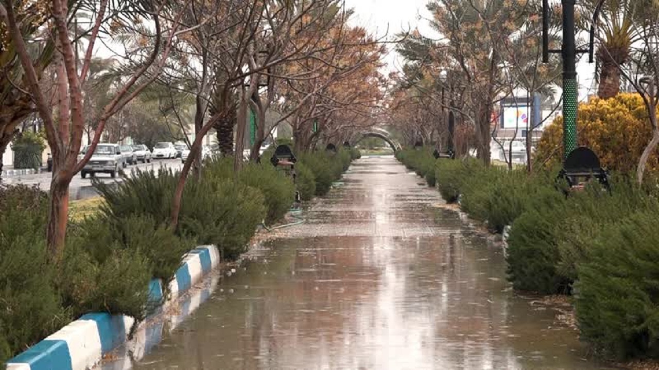 بارش برف و باران بر تن خشک کویر یزد