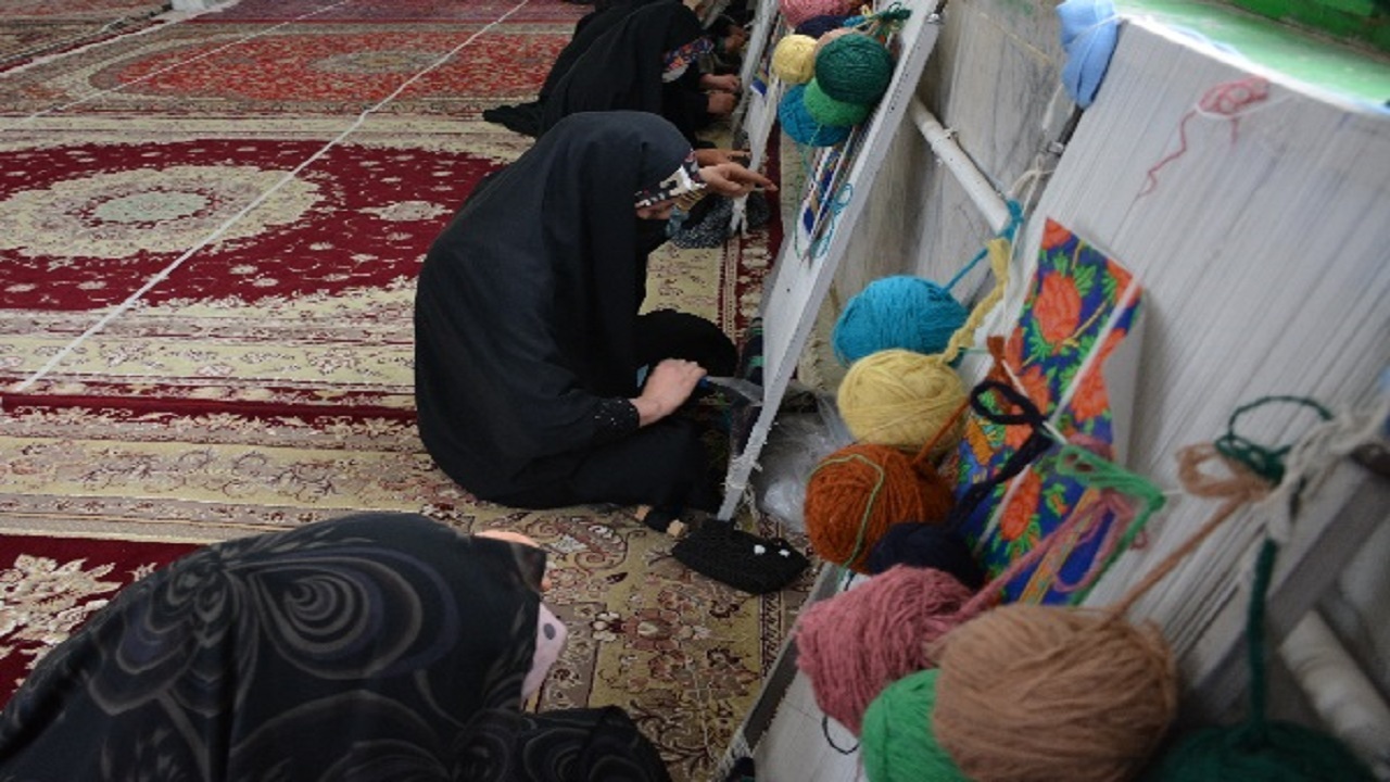 ۴۱۳ مددجو در بوئین زهرا وام اشتغال زایی گرفتند