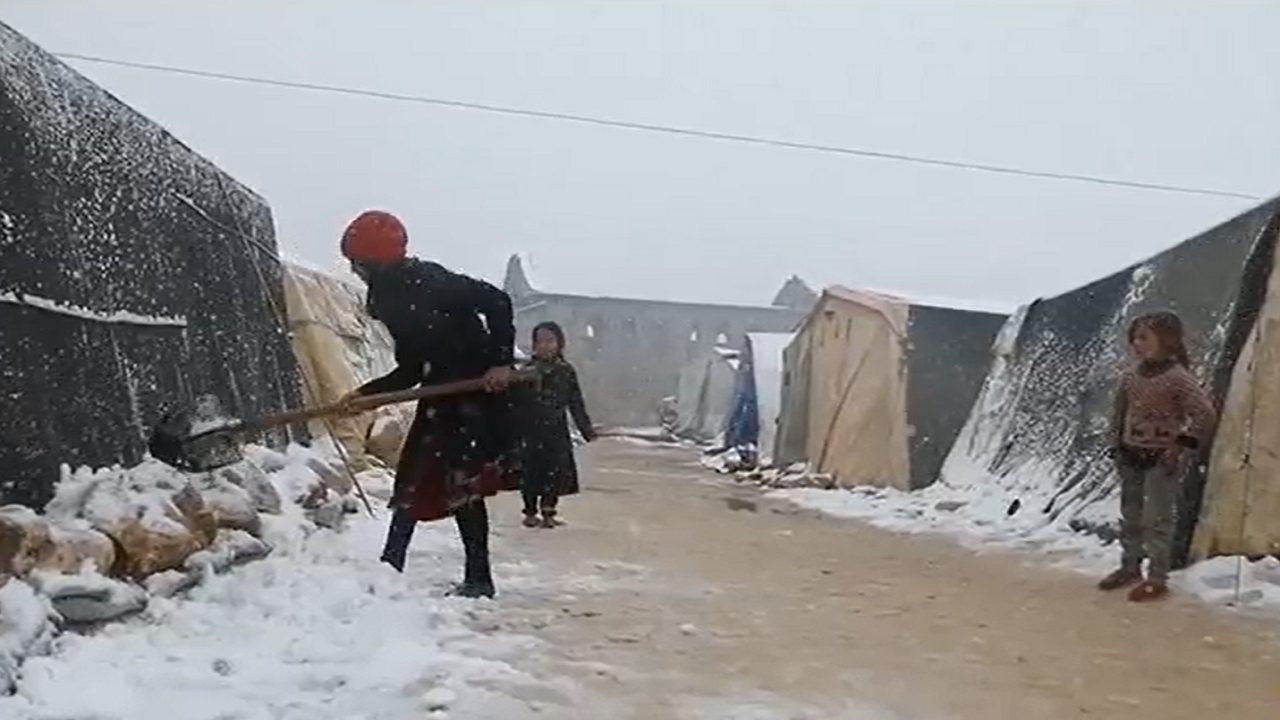 جان باختن ۷ کودک یمنی بر اثر سرما در اردوگاه‌های مأرب