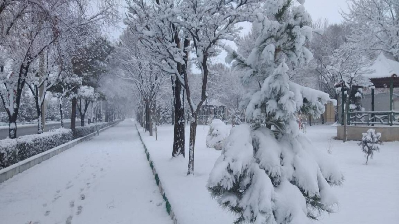 اصفهان زیر چتر سپید برف
