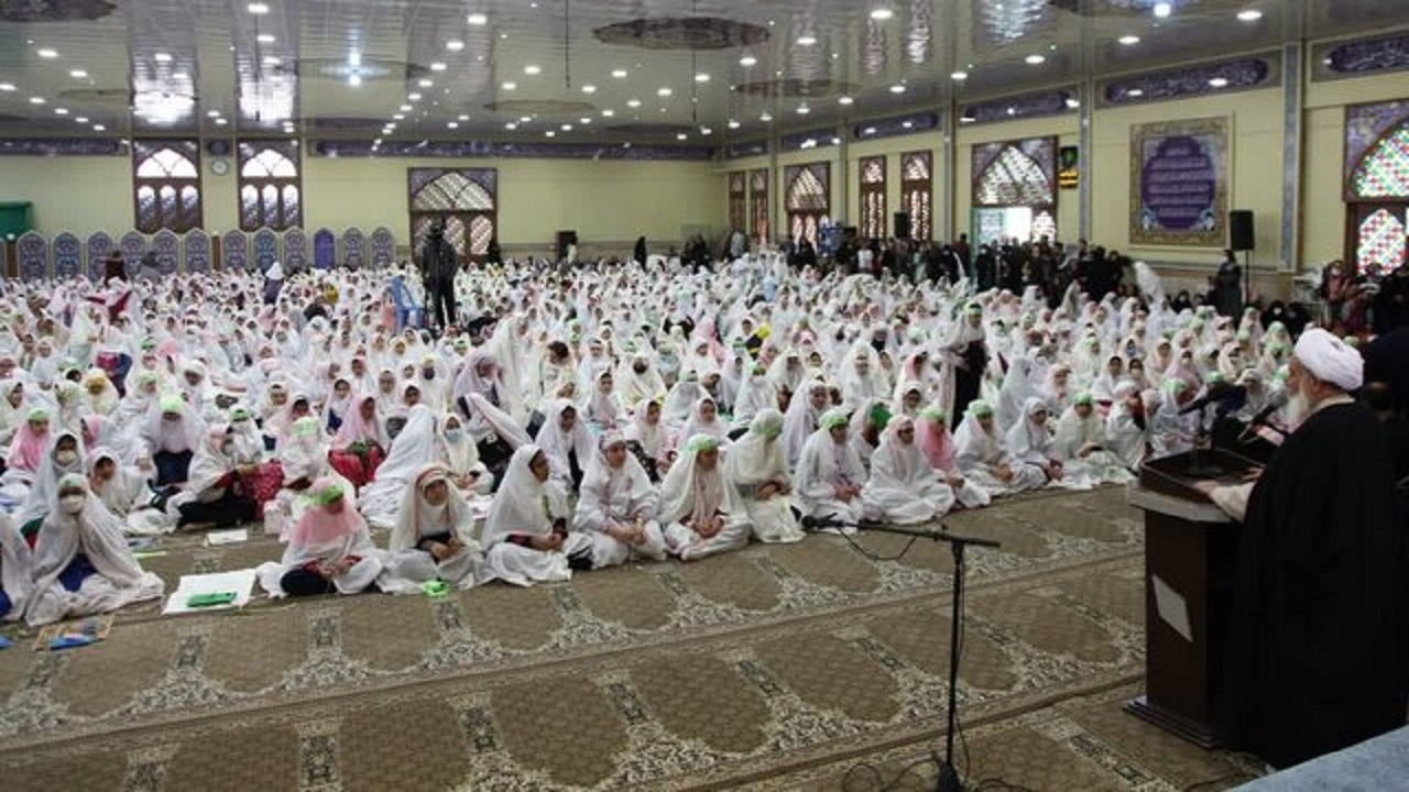برگزاری آیین نمادین جشن تکلیف قریب به دو هزار دانش‌آموز دختر کرمانشاهی