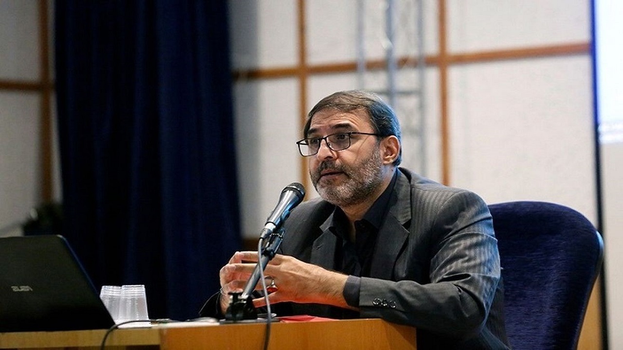 اقدام موهن شارلی ابدو نشانگر هراس غرب از گسترش گفتمان انقلاب اسلامی است
