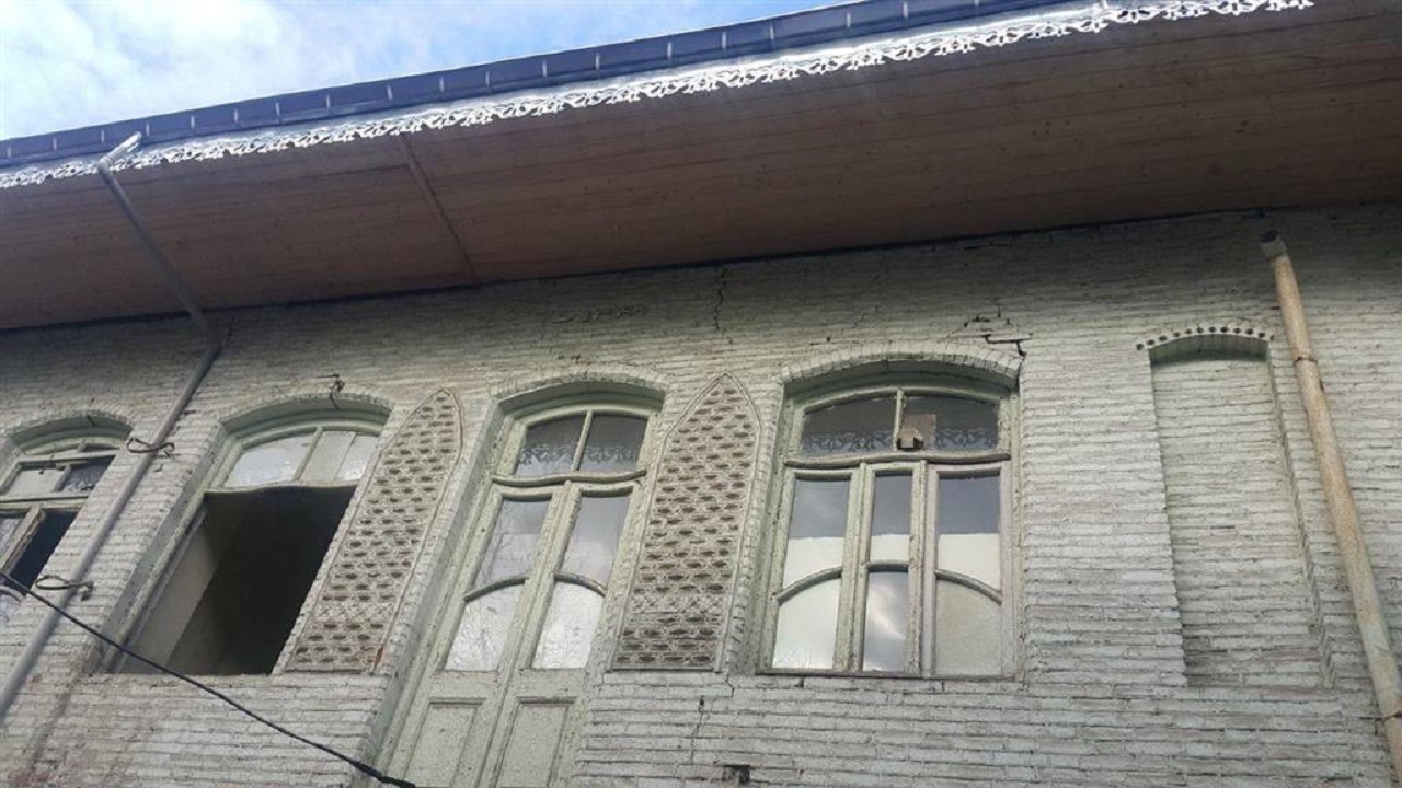 پایان عملیات رفع خطر از عمارت تاریخی آذربانی در رشت