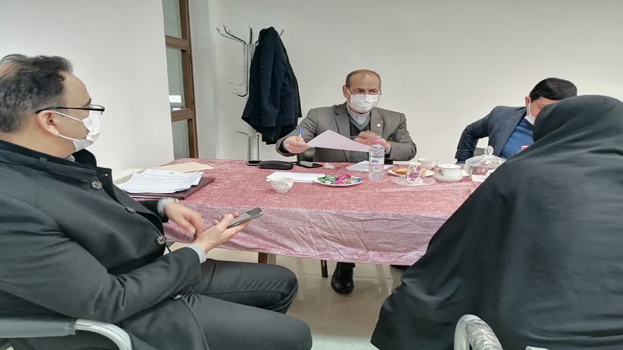 نمایندۀ تام الاختیار سازمان بهزیستی کشور پای درد دل مردم یزد نشست