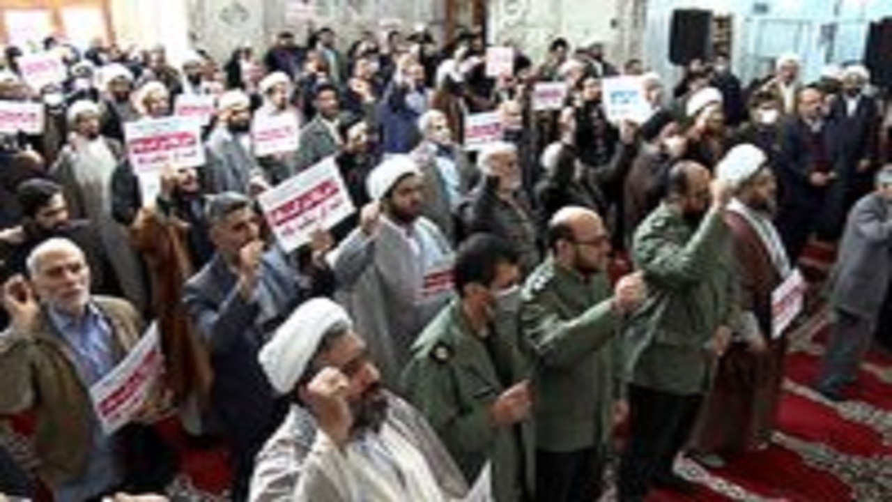 تجمع حوزویان سمنان در اعتراض به اقدام موهن فرانسه