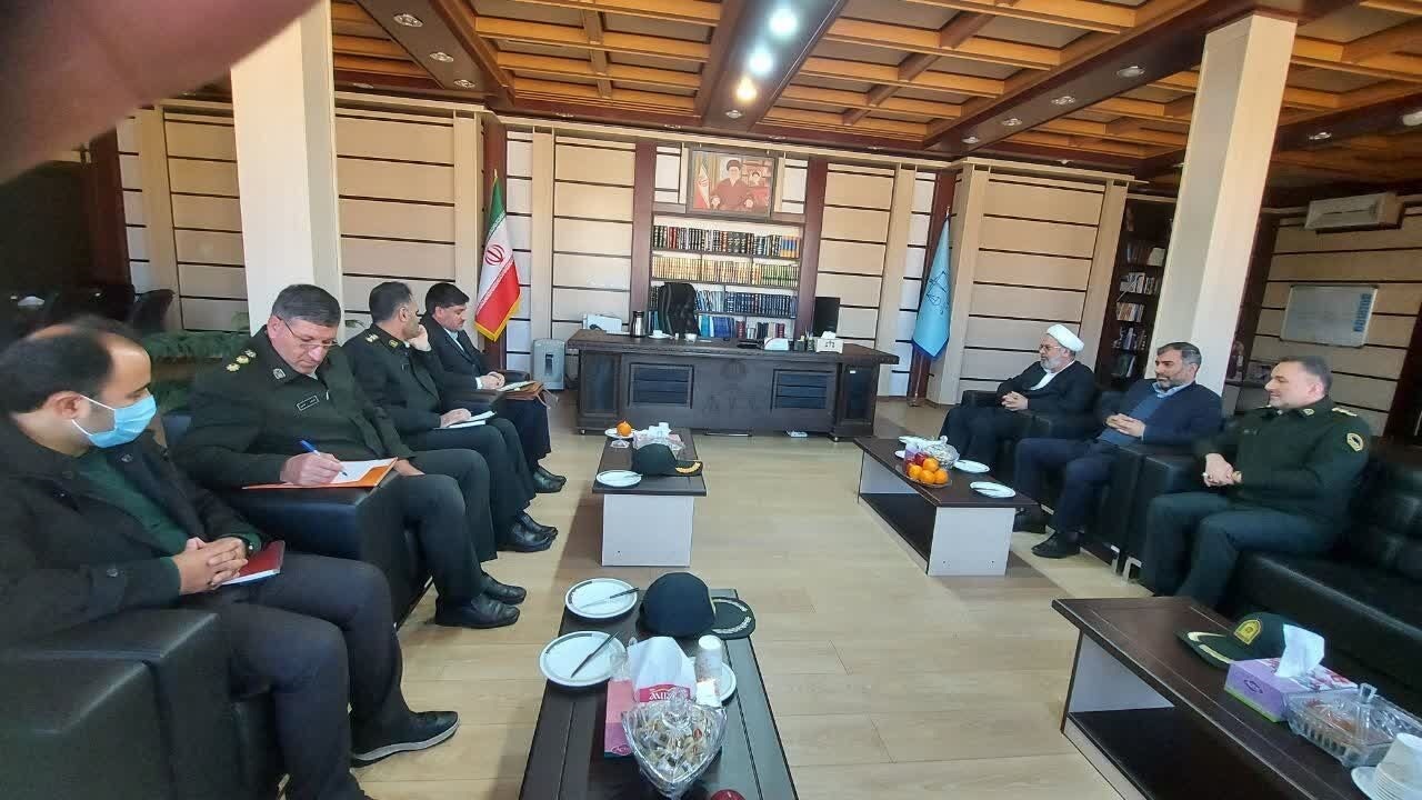 نیروی انتظامی باید مورد حمایت همه جانبه قرار گیرد