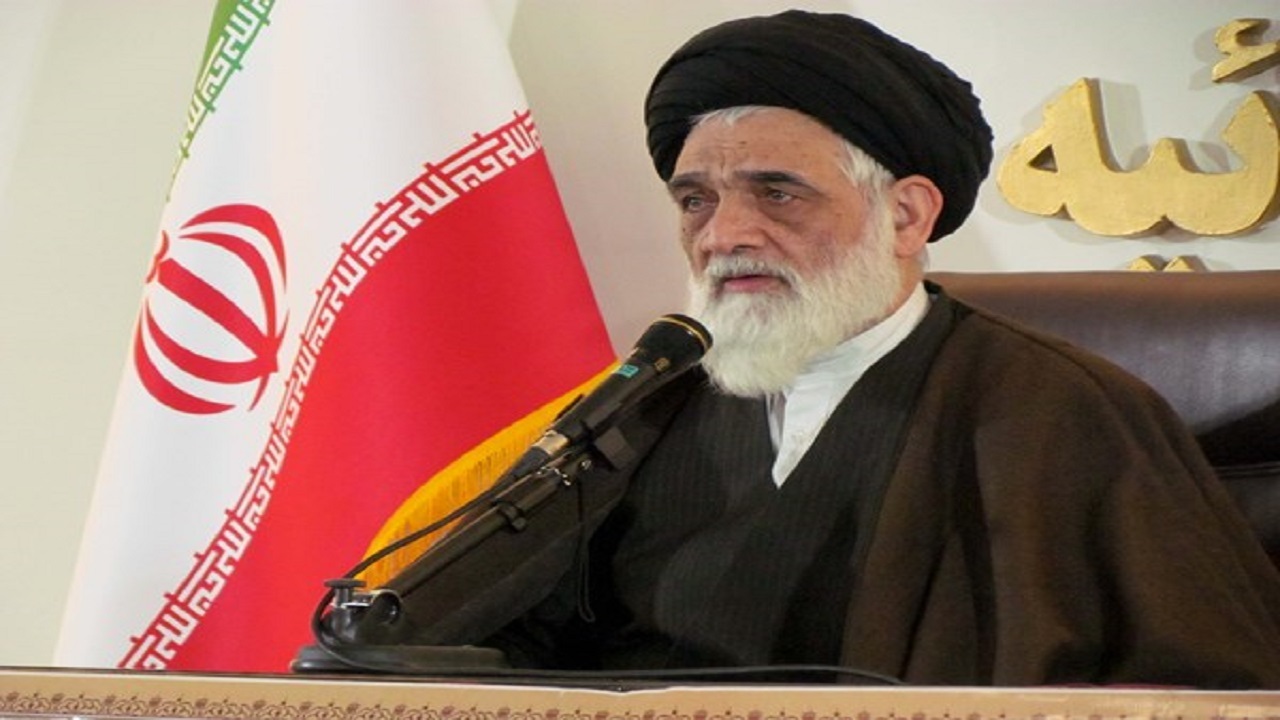اسلام اجازه نمی‌دهد زنان بازیچه افراد مریض و طماع شوند