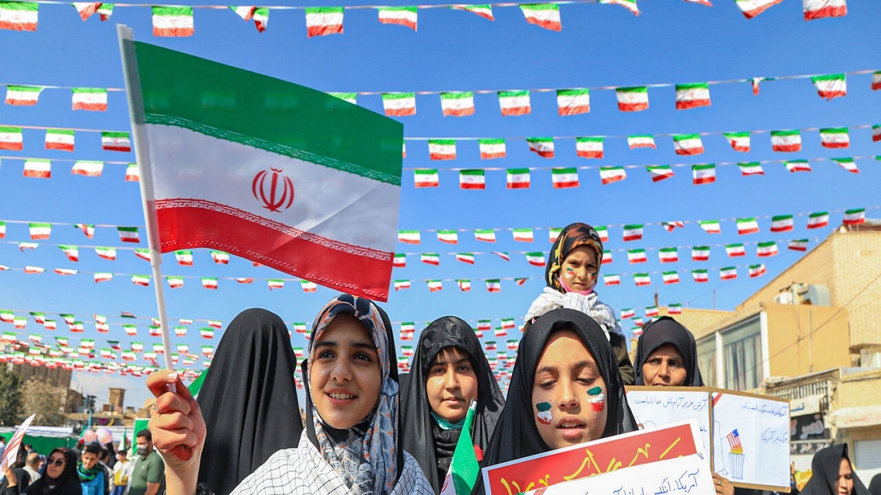 حضور پرشکوه یزدی ها برای استقبال از رئیس جمهور+فیلم
