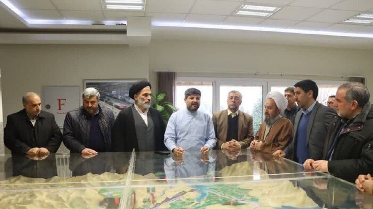 بازدید ائمه جمعه و فرمانداران شهرستان‌های حوضه دریاچه ارومیه از تونل انتقال آب