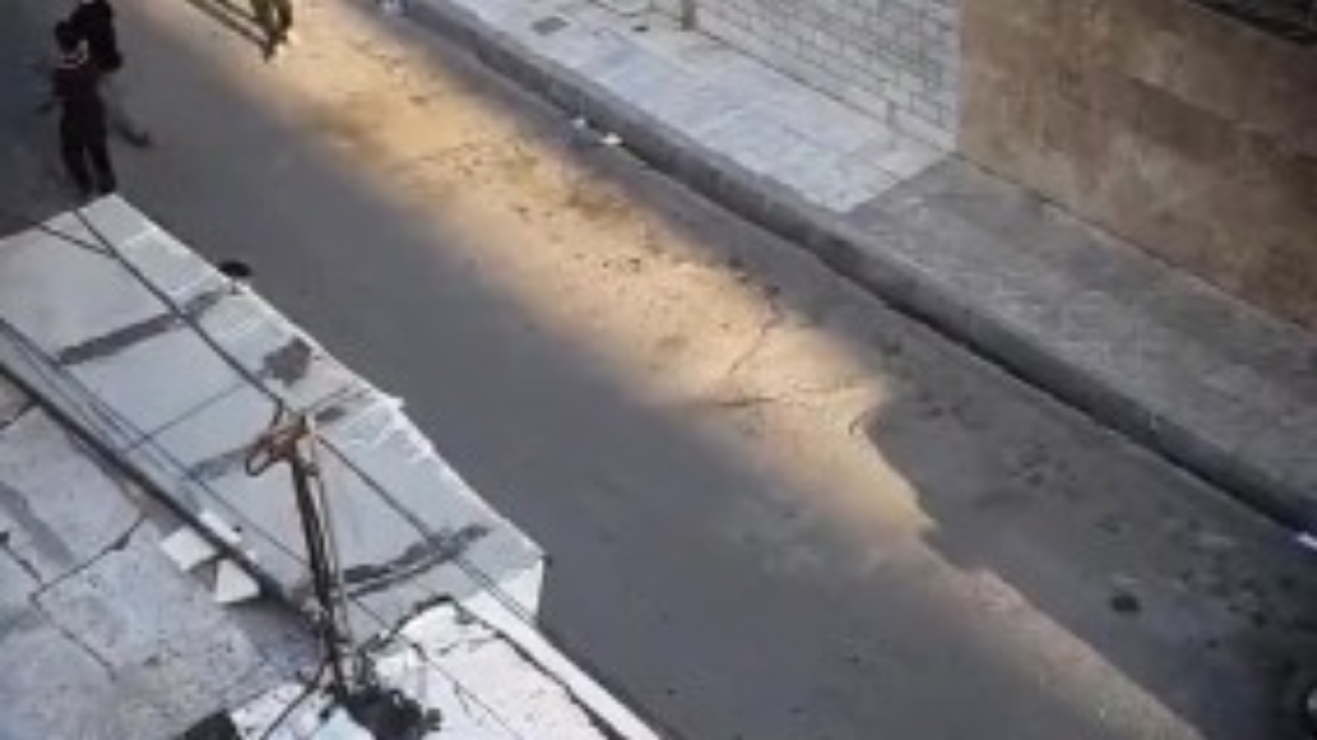 قمه کشی چند کودک در یکی از خیابان‌های تهران! + فیلم