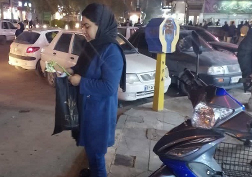 اهدای ۳۰ هزار شاخه گل به بانوان اهوازی در شب میلاد حضرت فاطمه (س)