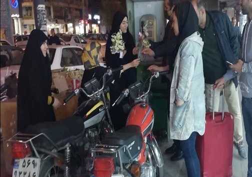 اهدای ۳۰ هزار شاخه گل به بانوان اهوازی در شب میلاد حضرت فاطمه (س)