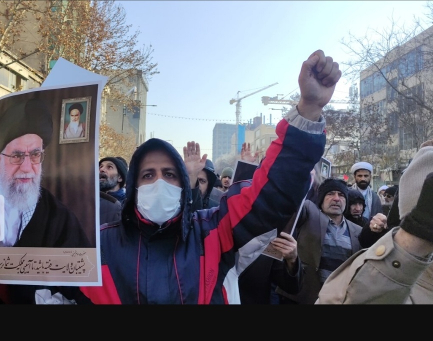 نمازگزاران مشهدی در محکومیت اقدام نشریه فرانسوی راهپیمایی کردند