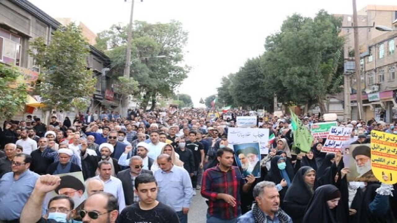 راهپیمایی مردم ولایی کرمانشاه پس از برپایی نماز جمعه