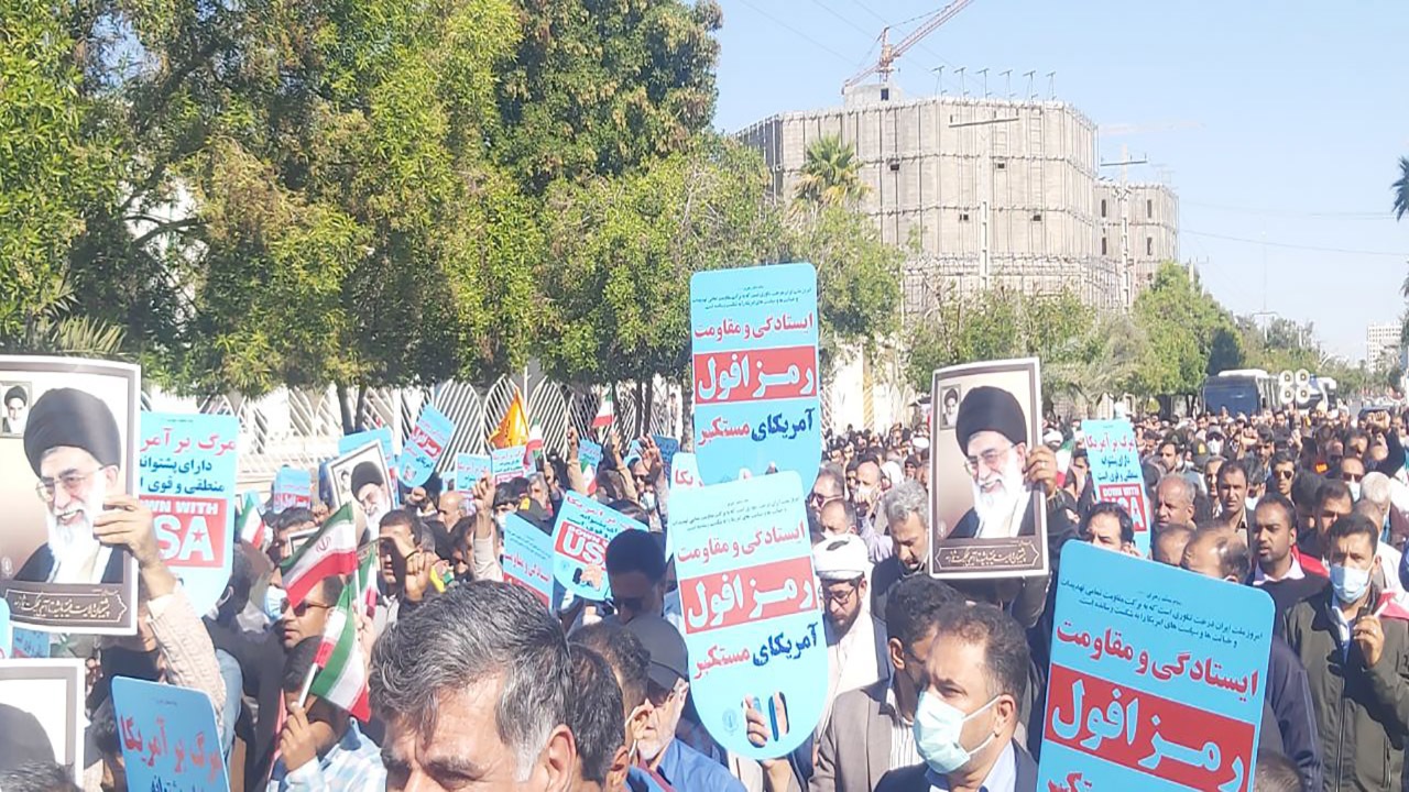 راهپیمایی مردم هرمزگان در محکومیت اهانت نشریه فرانسوی به مرجعیت شیعه+عکس وفیلم